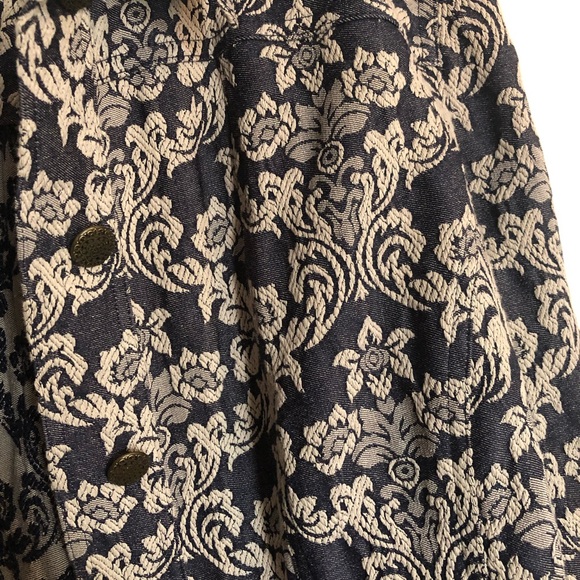 NWT Chico’s printed denim jacket - Picture 4 of 5
